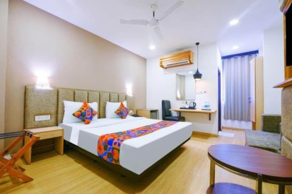 Нойда: FabHotel Prime Ayaan Residency