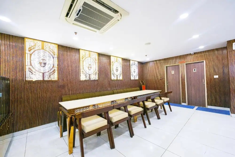 Нойда: FabHotel Prime Ayaan Residency