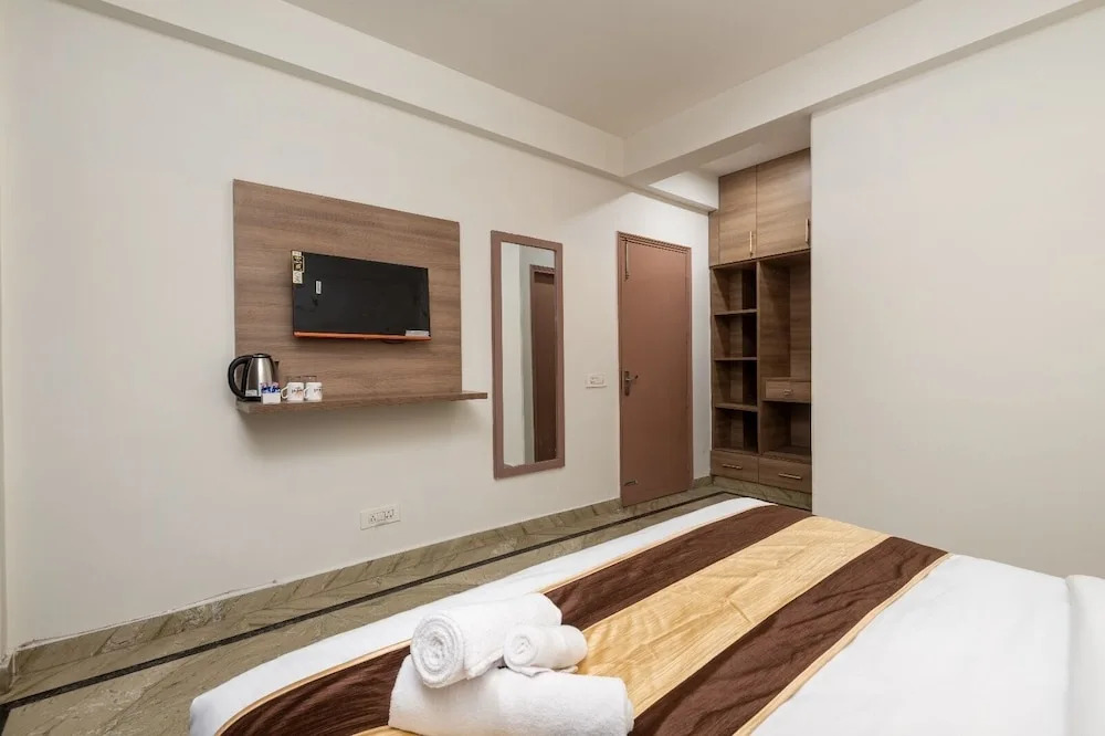Гуруграм: The Gleam Hotel