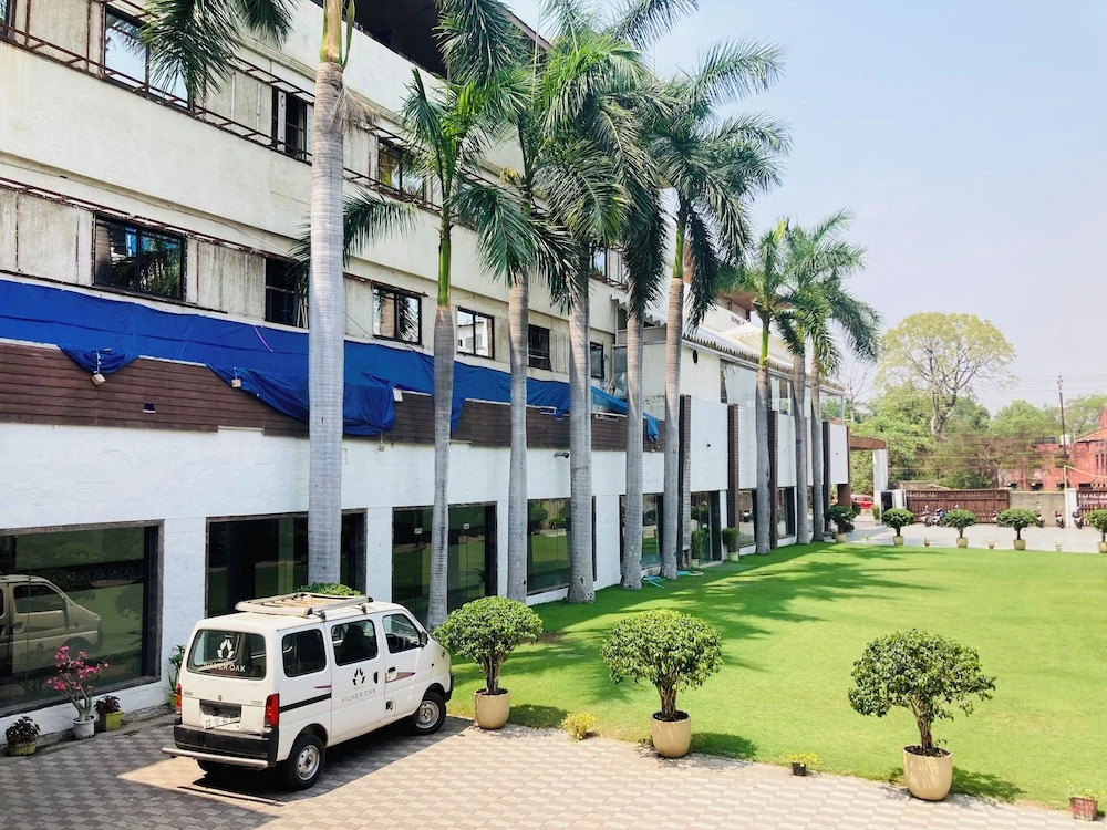 Bilaspur: Hotel Silver Oak