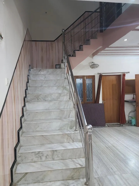 Вриндаван: Shri Krishnashrya Seva Sadan By GRB