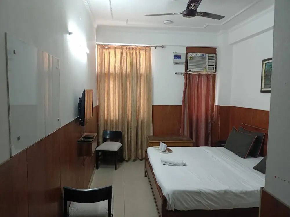 Нойда: Goroomgo Noida Royal Residency