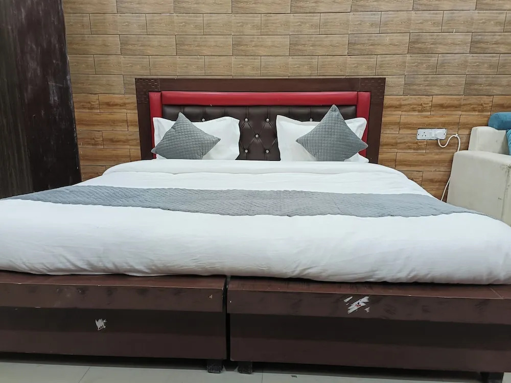 Нойда: Swastika Homes Near Wave City Center Noida