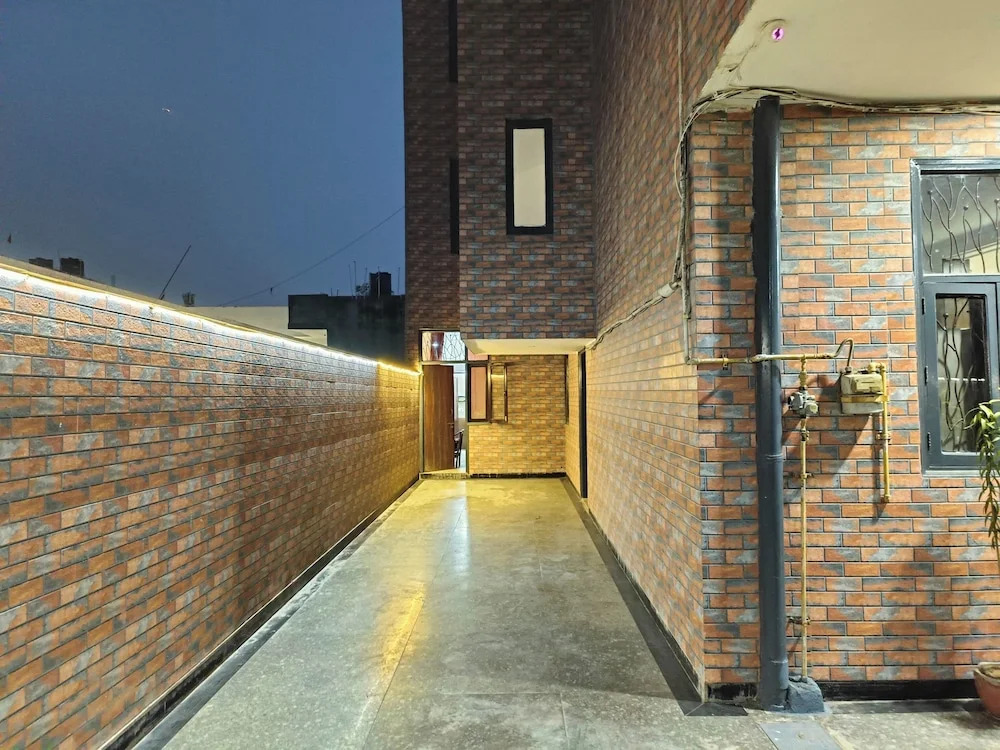 Нойда: Swastika Homes Near Wave City Center Noida