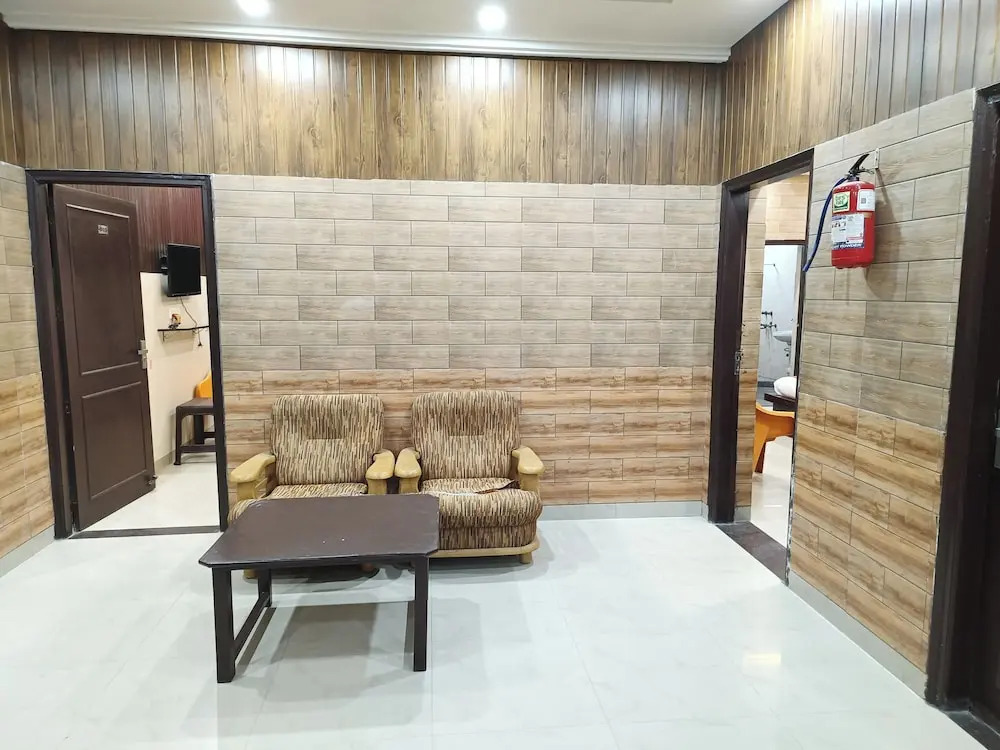 Нойда: Swastika Homes Near Wave City Center Noida