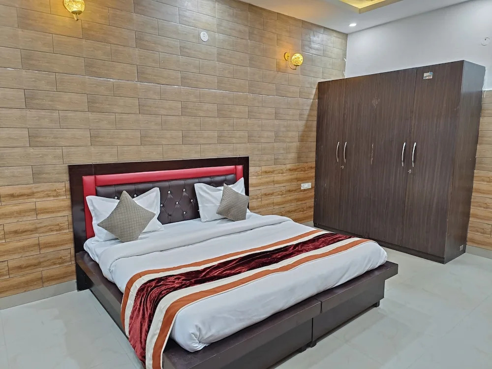 Нойда: Swastika Homes Near Wave City Center Noida
