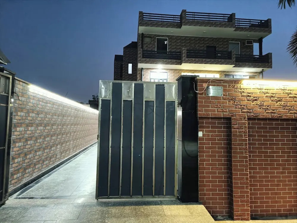 Нойда: Swastika Homes Near Wave City Center Noida