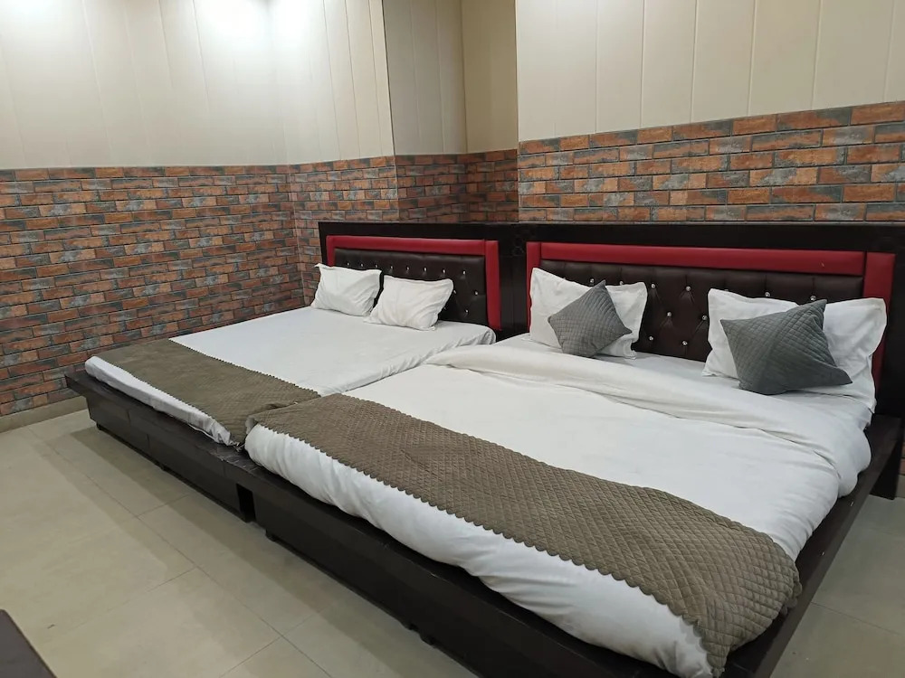 Нойда: Swastika Homes Near Wave City Center Noida