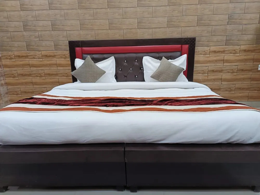 Нойда: Swastika Homes Near Wave City Center Noida