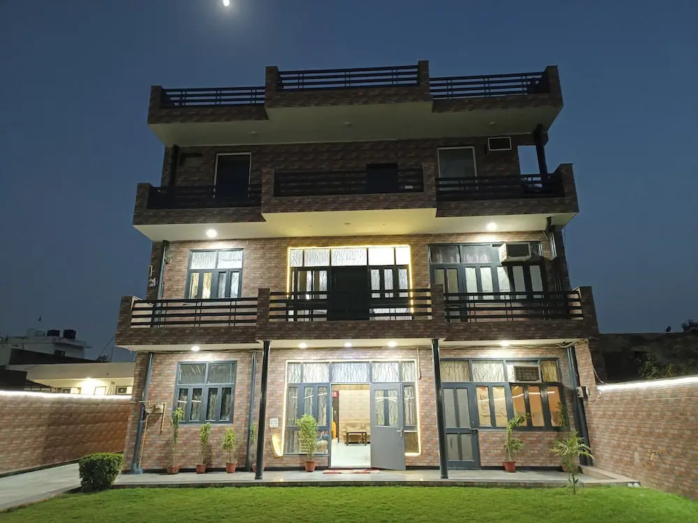 Нойда: Swastika Homes Near Wave City Center Noida