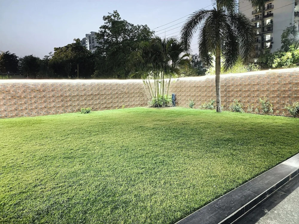 Нойда: Swastika Homes Near Wave City Center Noida