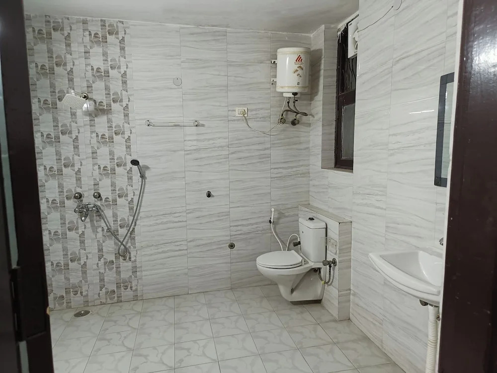 Нойда: Swastika Homes Near Wave City Center Noida