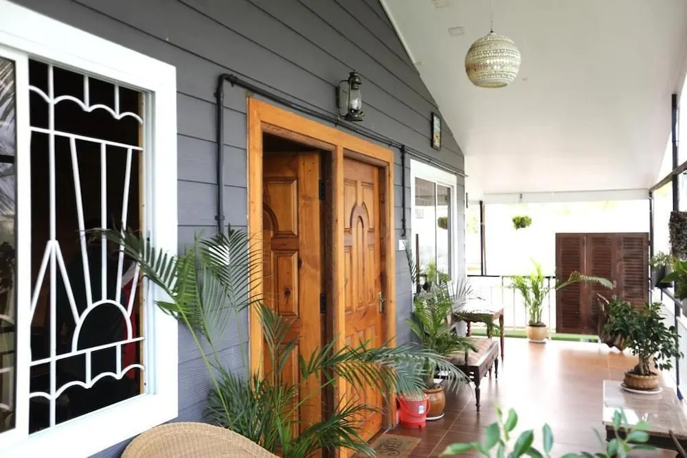 Колва: Pele's beach cottage