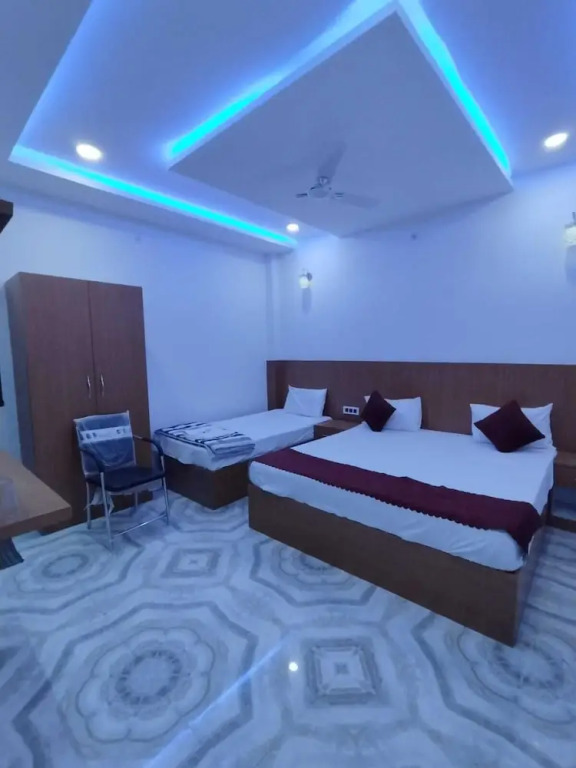 Айодхья: The Nirmala palace