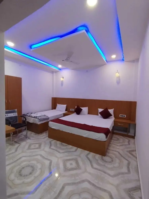 Айодхья: The Nirmala palace