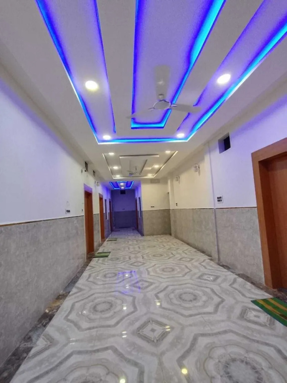 Айодхья: The Nirmala palace