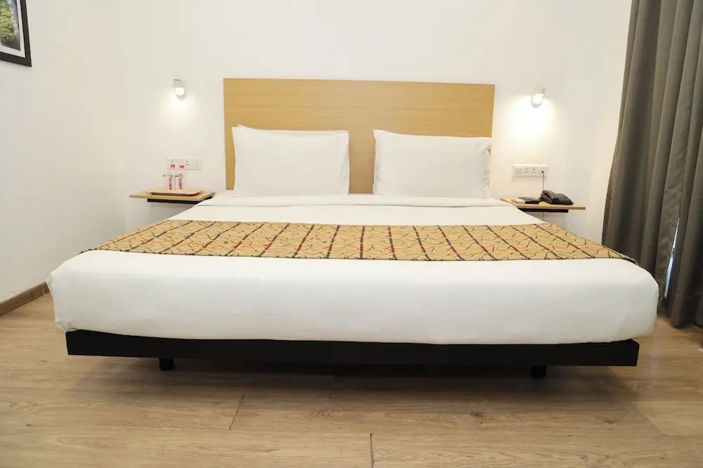 Гандхинагар: Crayon Hotels