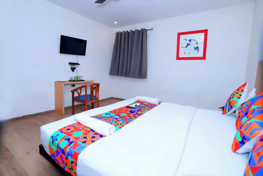 Нойда: Hotel Core One Bliss