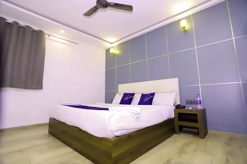 Нойда: Hotel Core One Bliss