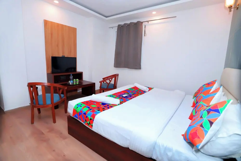 Нойда: Hotel Core One Bliss