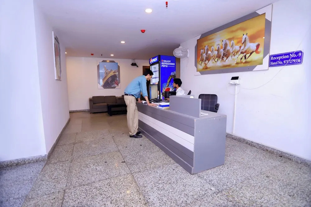 Нойда: Hotel Core One Bliss