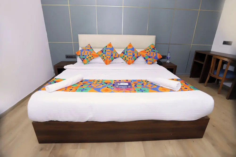 Нойда: Hotel Core One Bliss