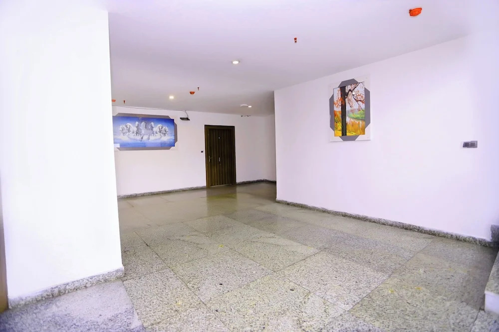 Нойда: Hotel Core One Bliss