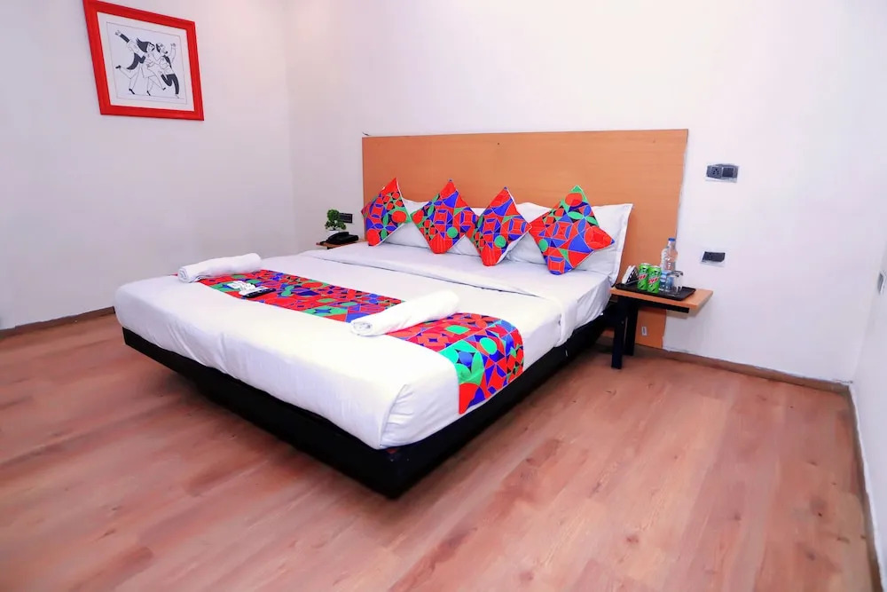Нойда: Hotel Core One Bliss