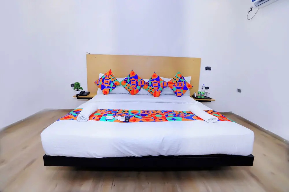 Нойда: Hotel Core One Bliss