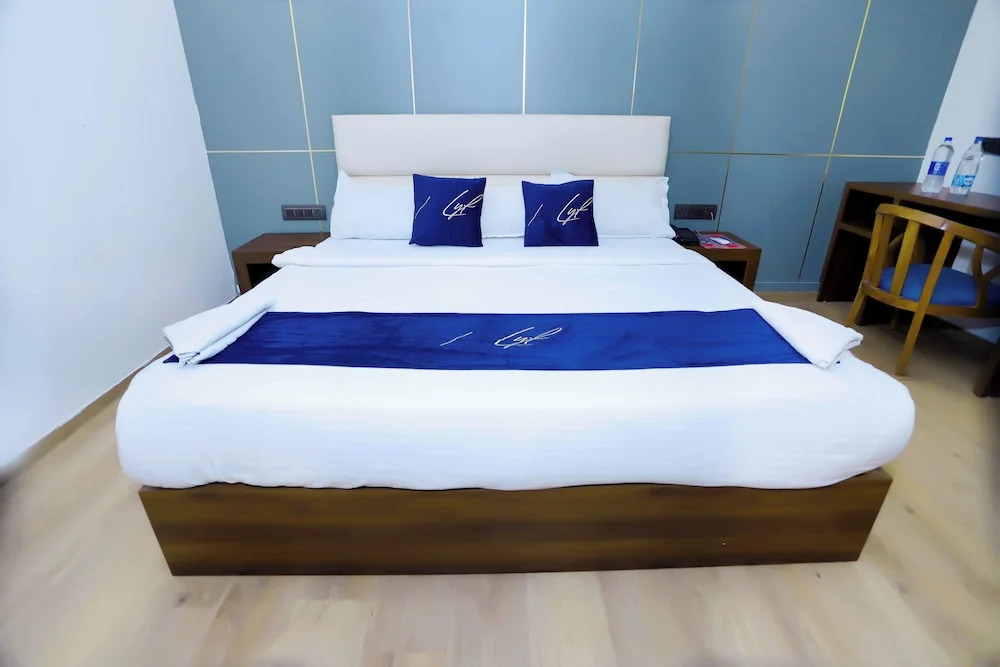 Нойда: Hotel Core One Bliss