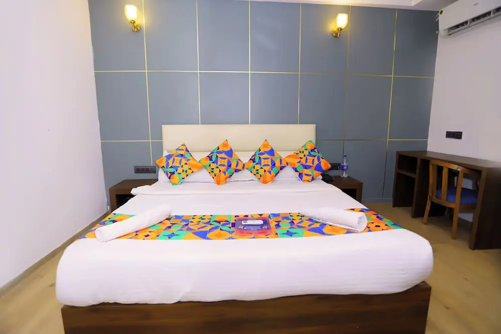 Нойда: Hotel Core One Bliss