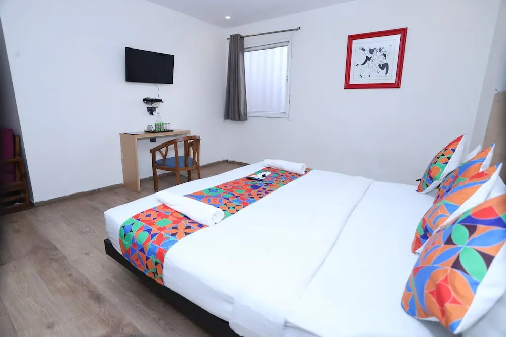 Нойда: Hotel Core One Bliss