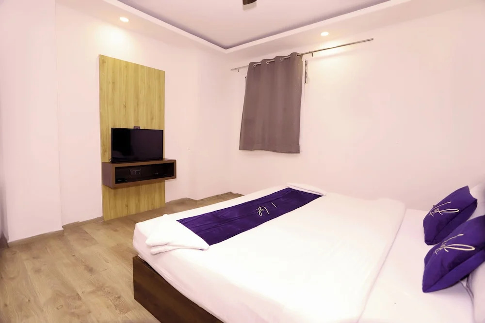 Нойда: Hotel Core One Bliss