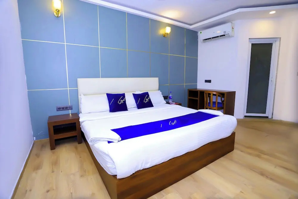 Нойда: Hotel Core One Bliss