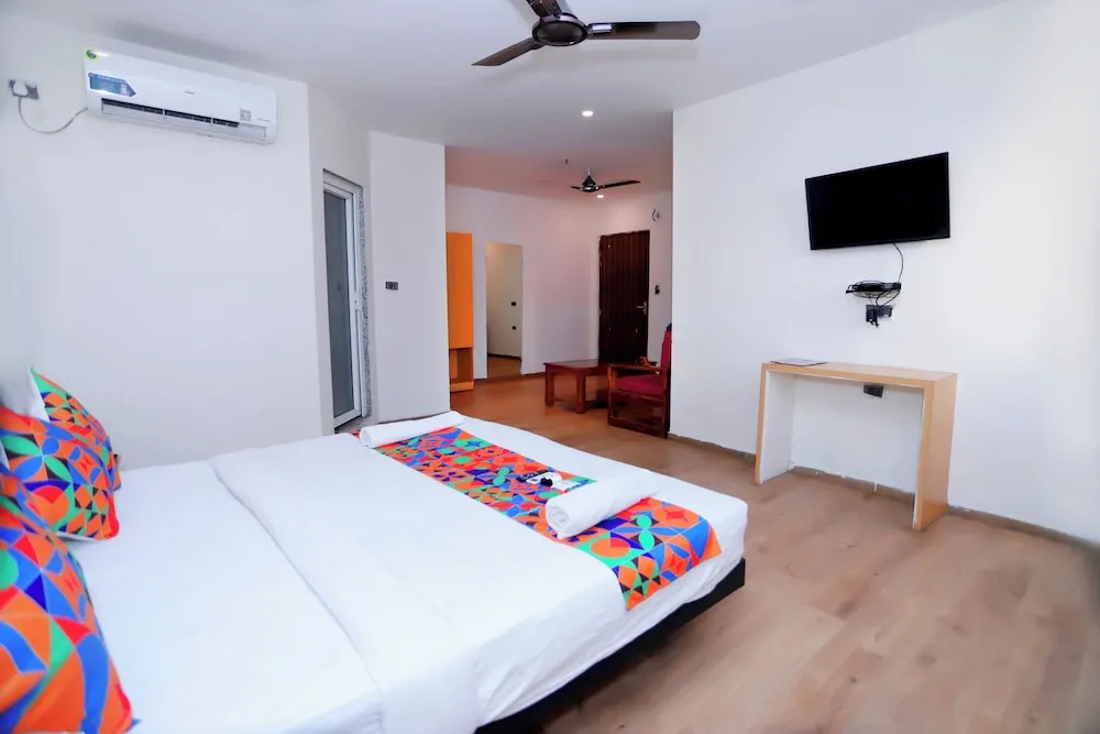 Нойда: Hotel Core One Bliss
