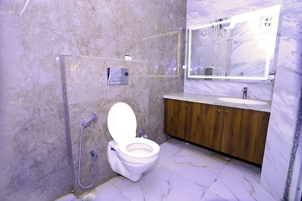 Нойда: Hotel Core One Bliss