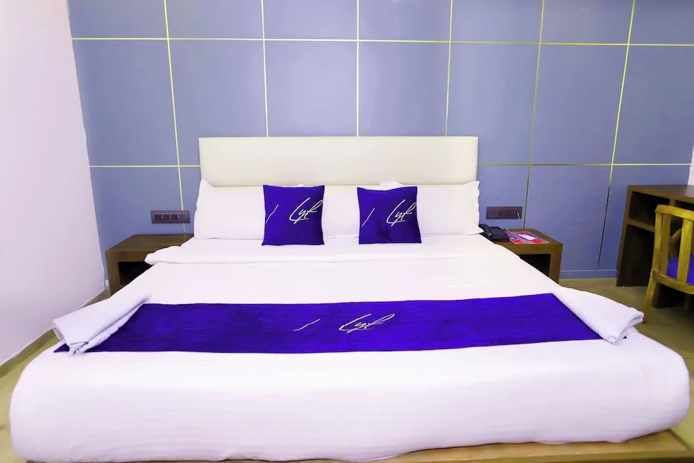 Нойда: Hotel Core One Bliss