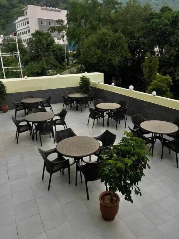 Кангра: Hotel Reem