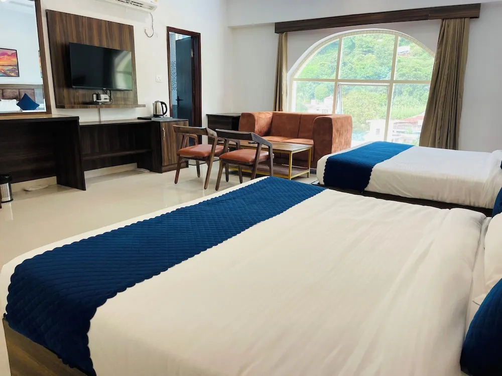 Кангра: Hotel Reem
