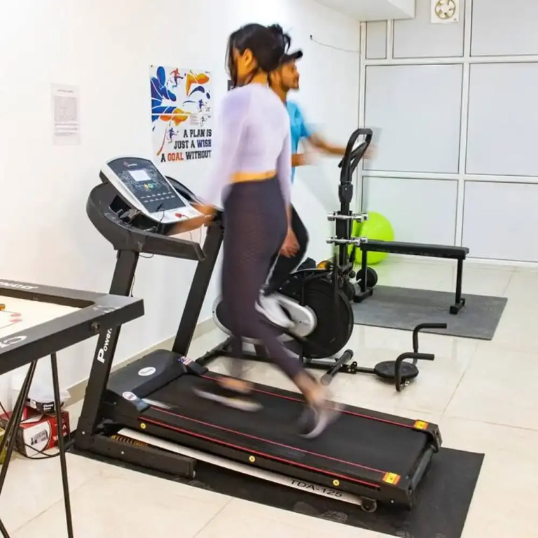 Гуруграм: Modern Cyber Retreat With Gym
