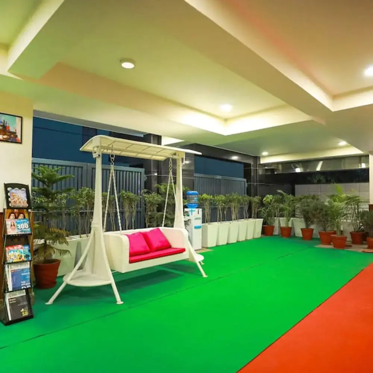 Гуруграм: Spacious Executive Suite With Bathtub Balcony