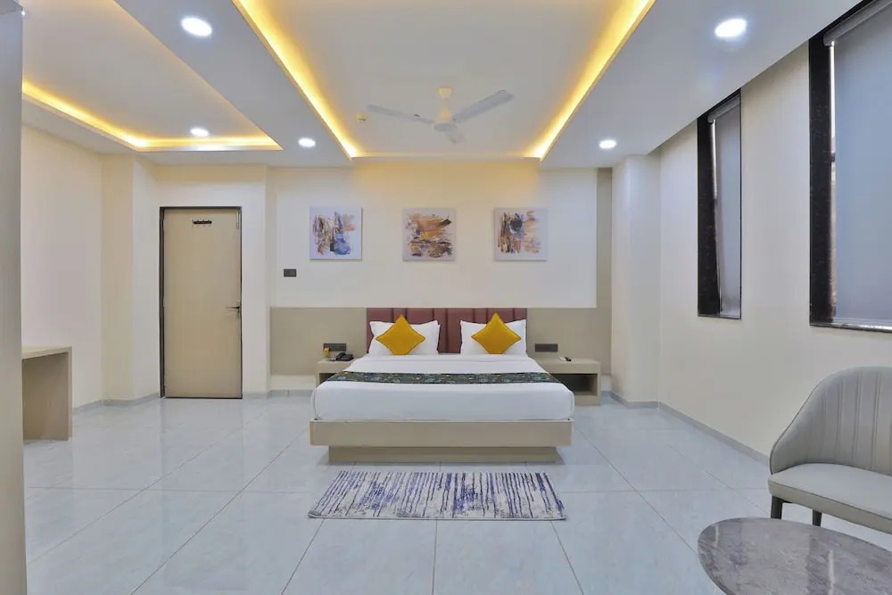 Ананд: Hotel The Grand Radhey