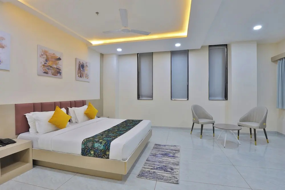 Ананд: Hotel The Grand Radhey