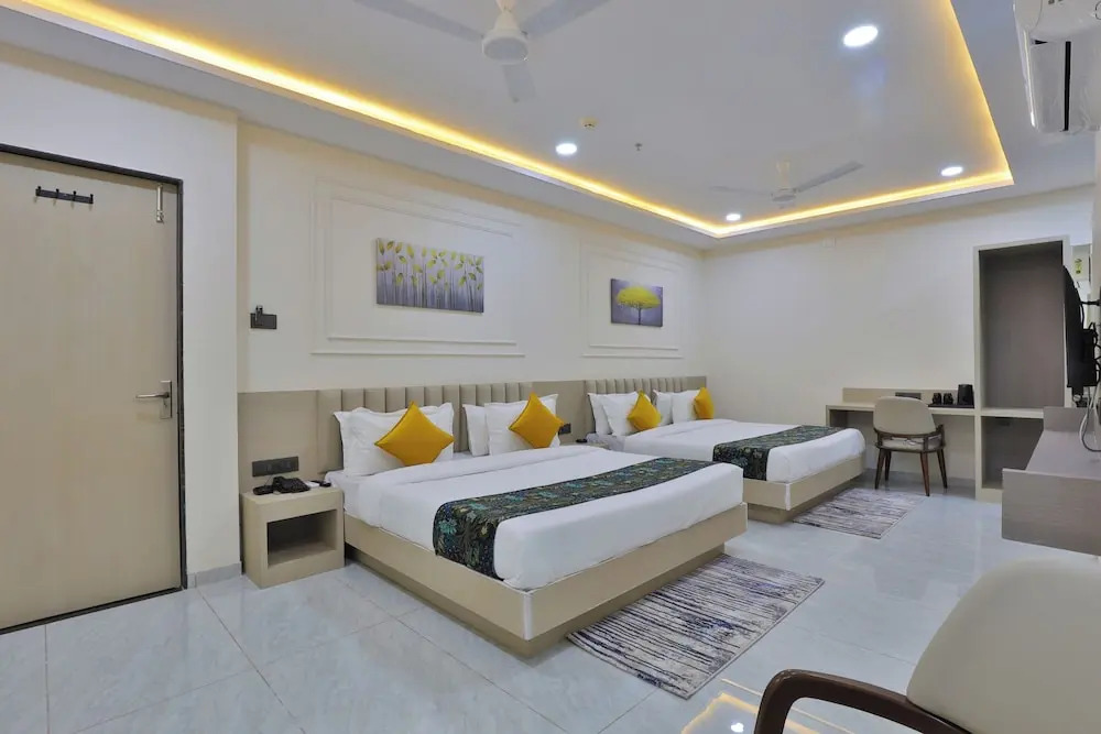 Ананд: Hotel The Grand Radhey