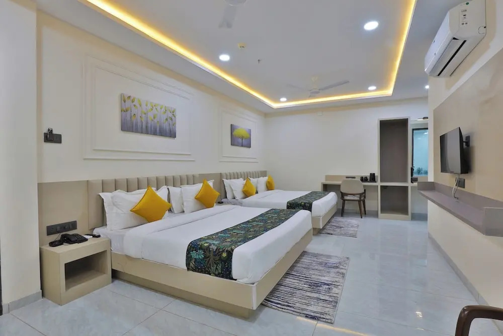 Ананд: Hotel The Grand Radhey