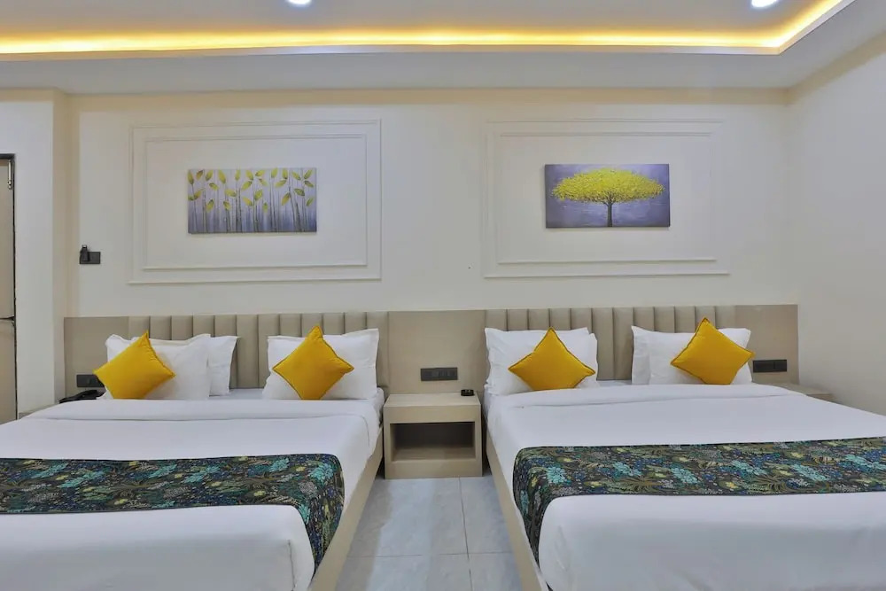 Ананд: Hotel The Grand Radhey