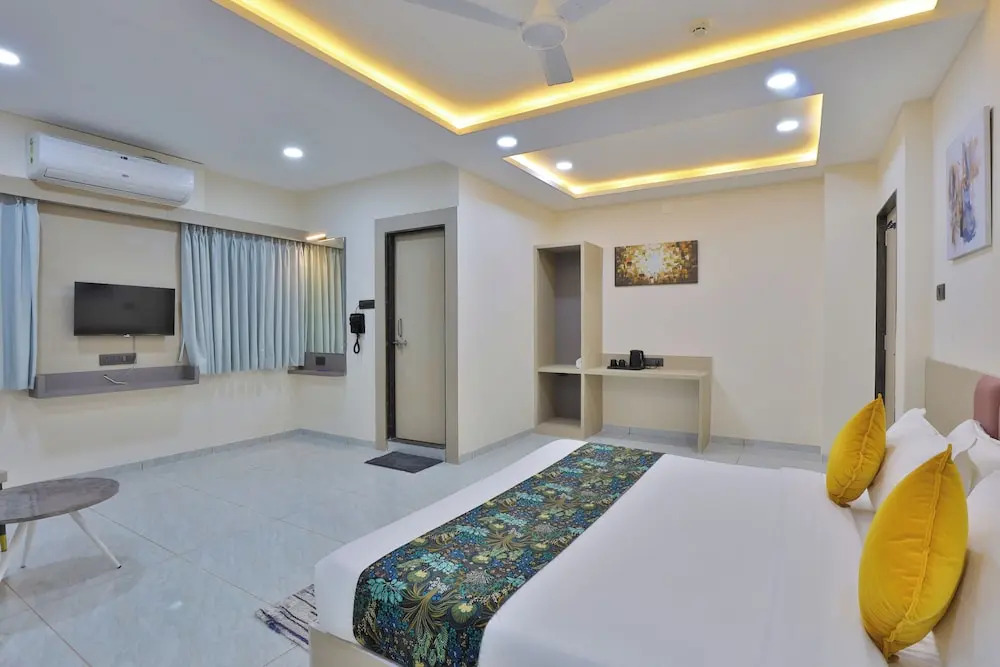 Ананд: Hotel The Grand Radhey
