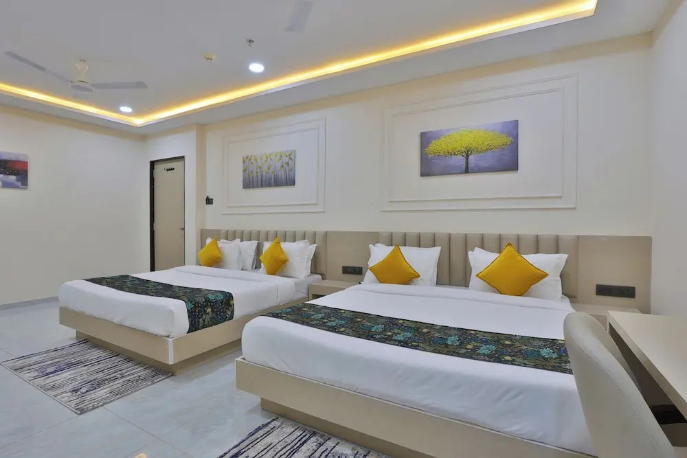Ананд: Hotel The Grand Radhey