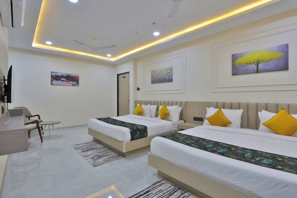 Ананд: Hotel The Grand Radhey