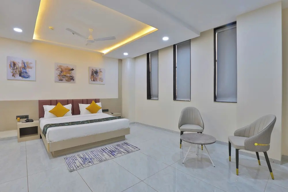 Ананд: Hotel The Grand Radhey